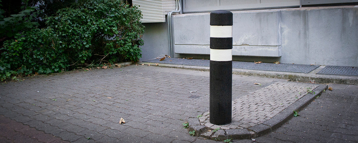 Parkplatz mit Gummipoller