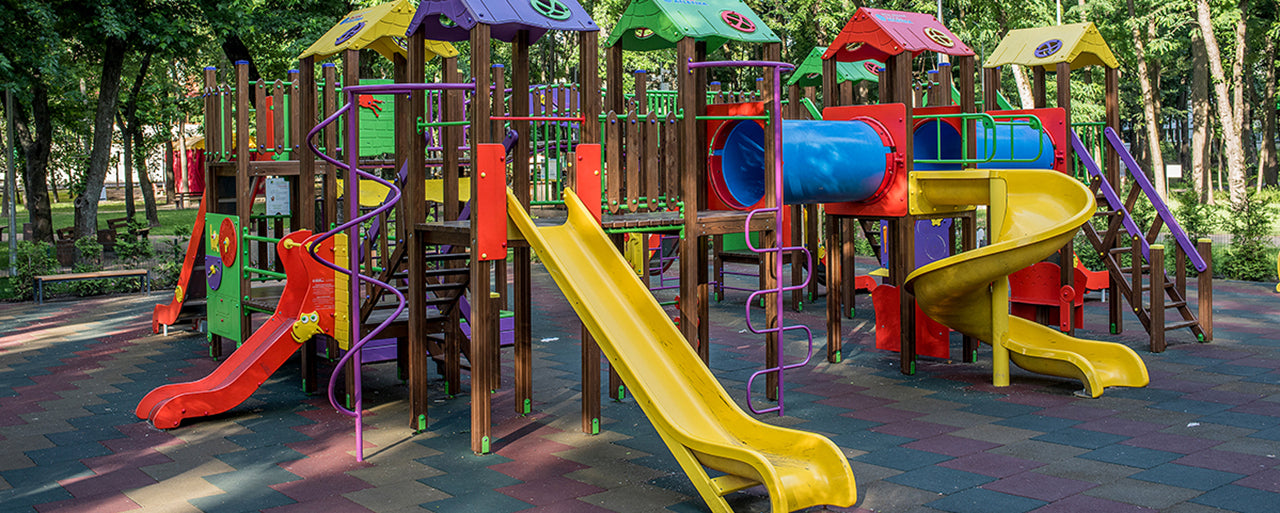 Fallschutzmatten auf Spielplatz